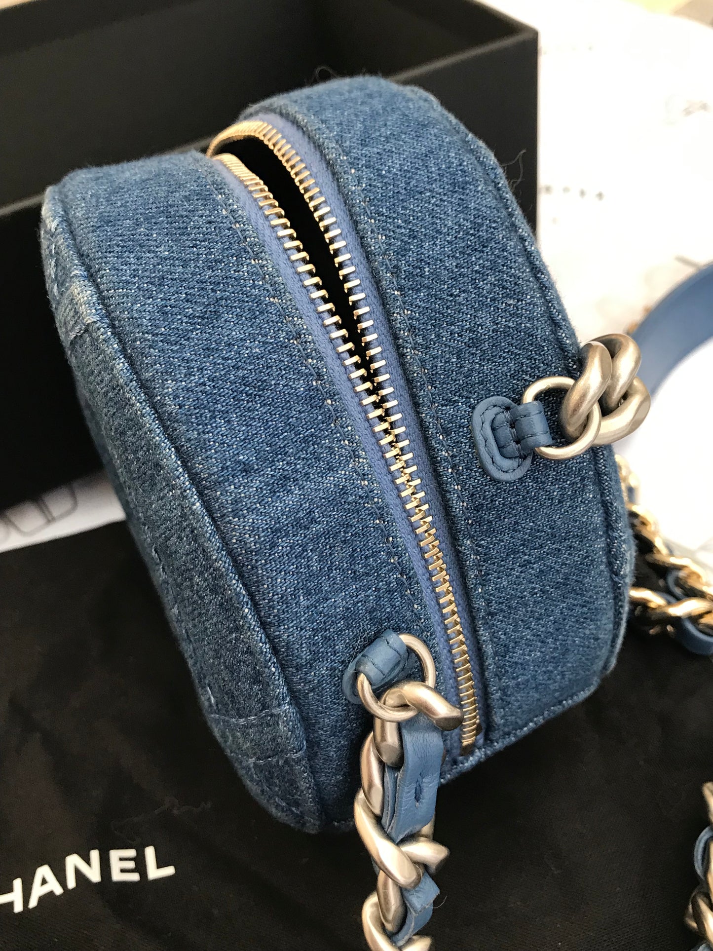 Chanel Pre-Owned Denim 19 Round