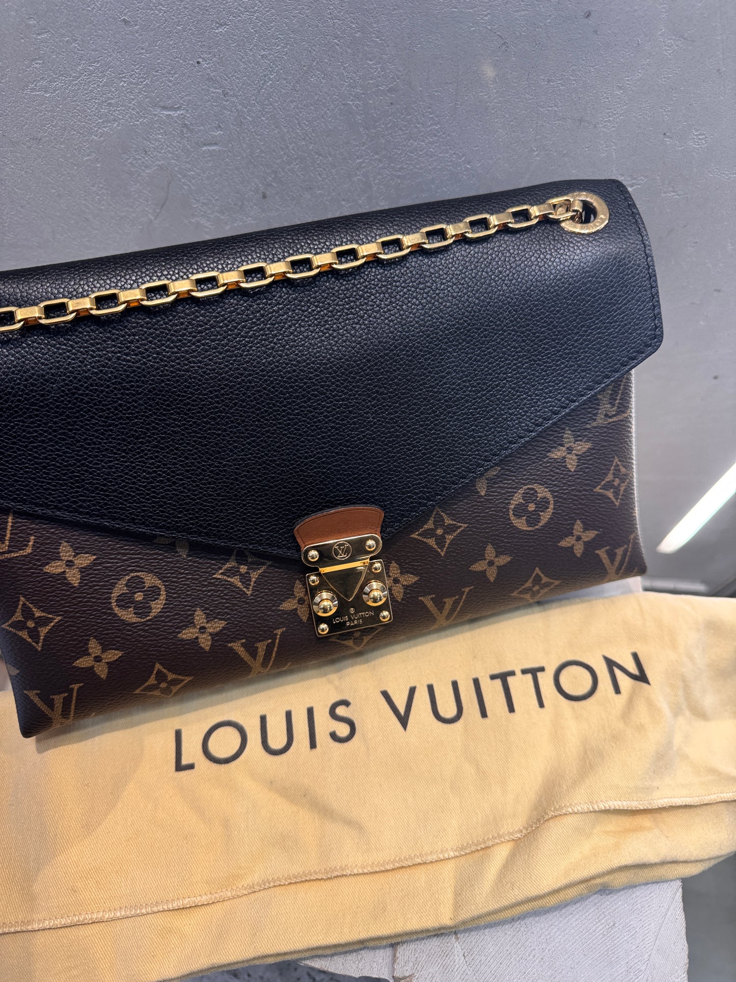 Louis Vuitton Pallas Chain