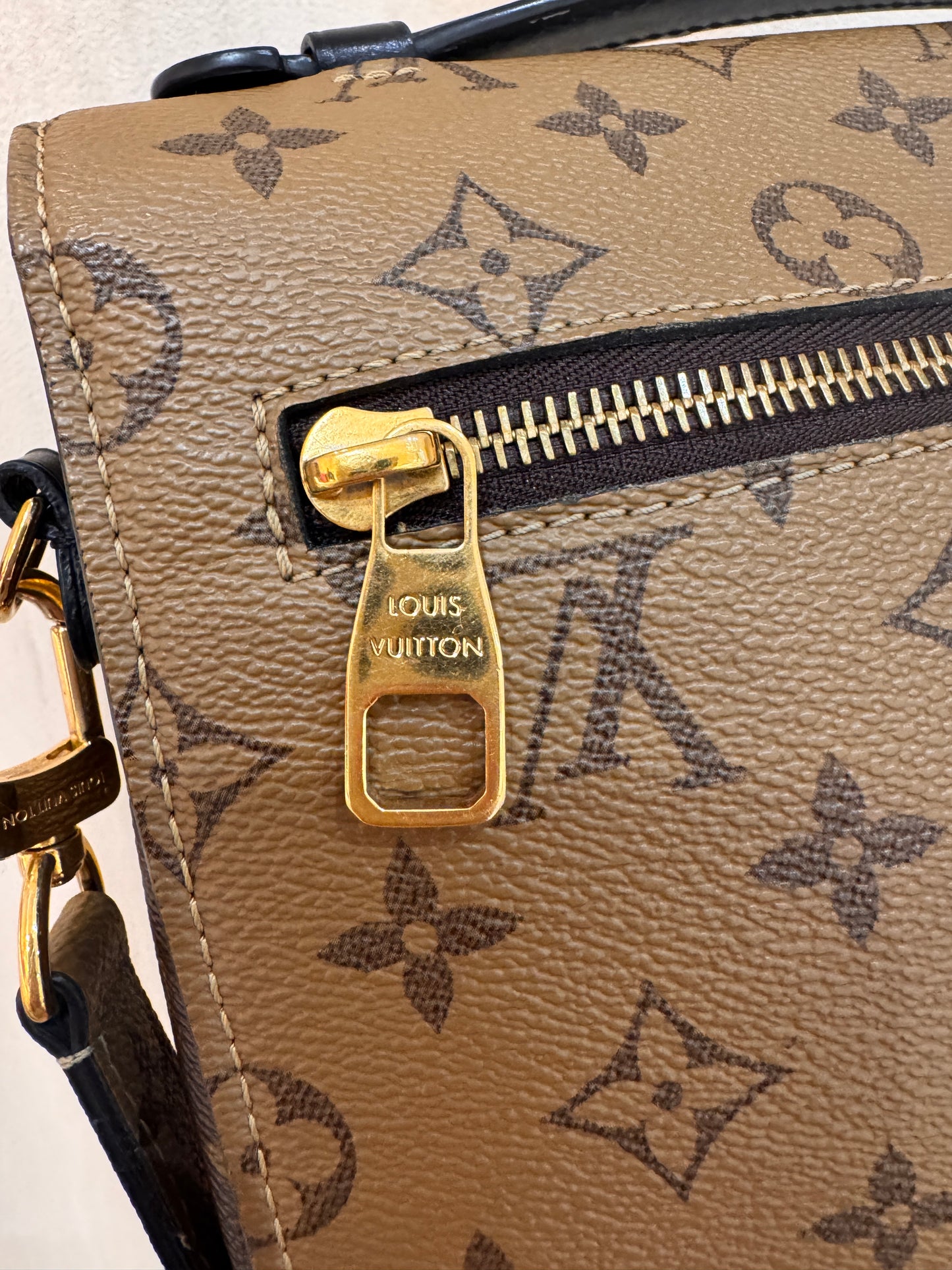 Louis Vuitton Metis Reverse