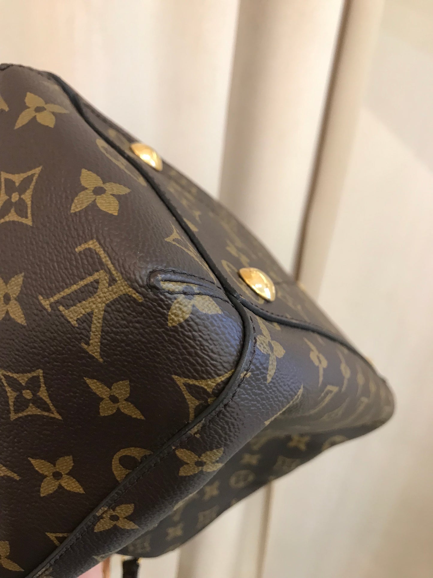 Louis Vuitton Montaigne Tg media