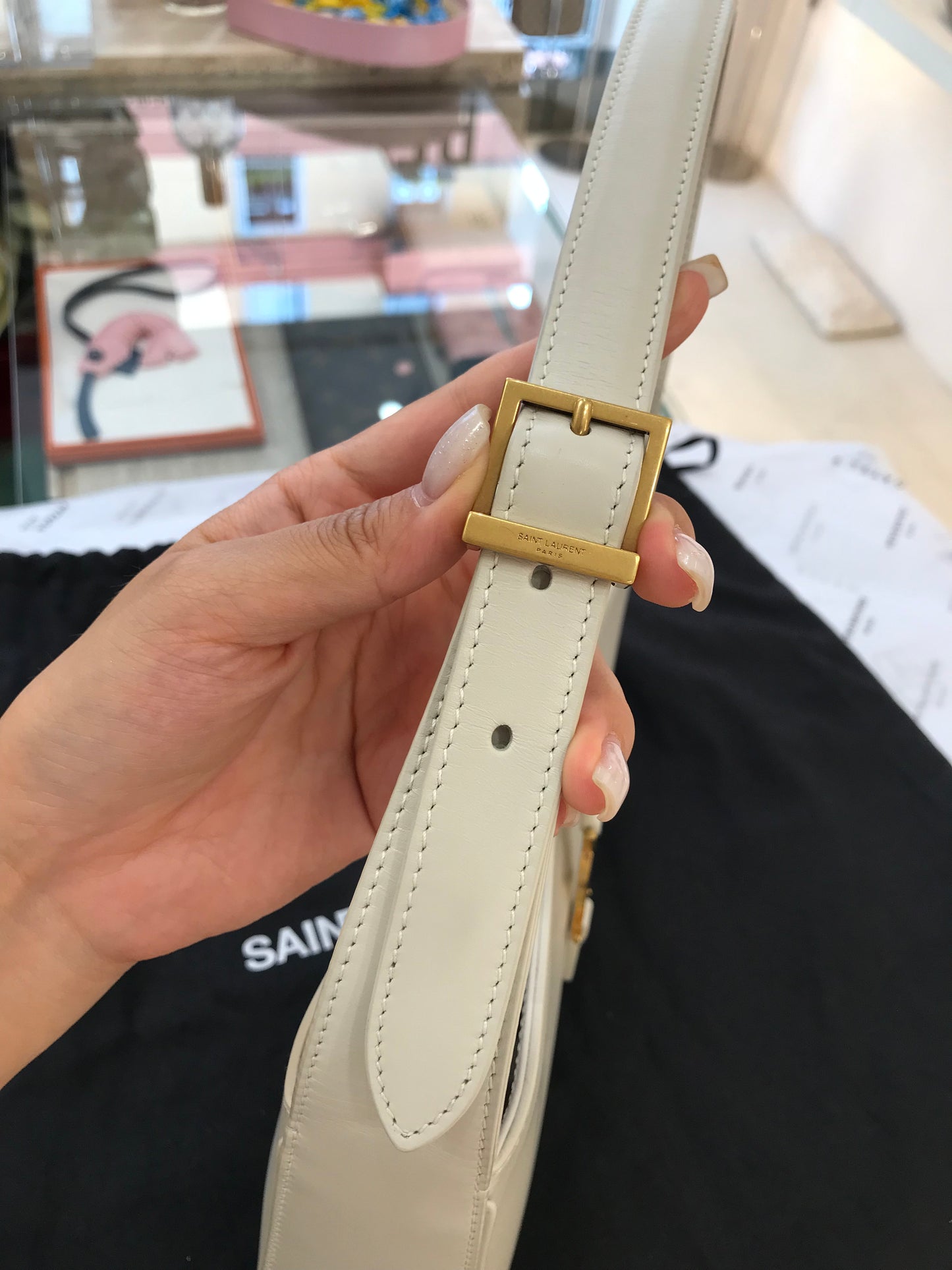 Saint Laurent LE 5 À 7