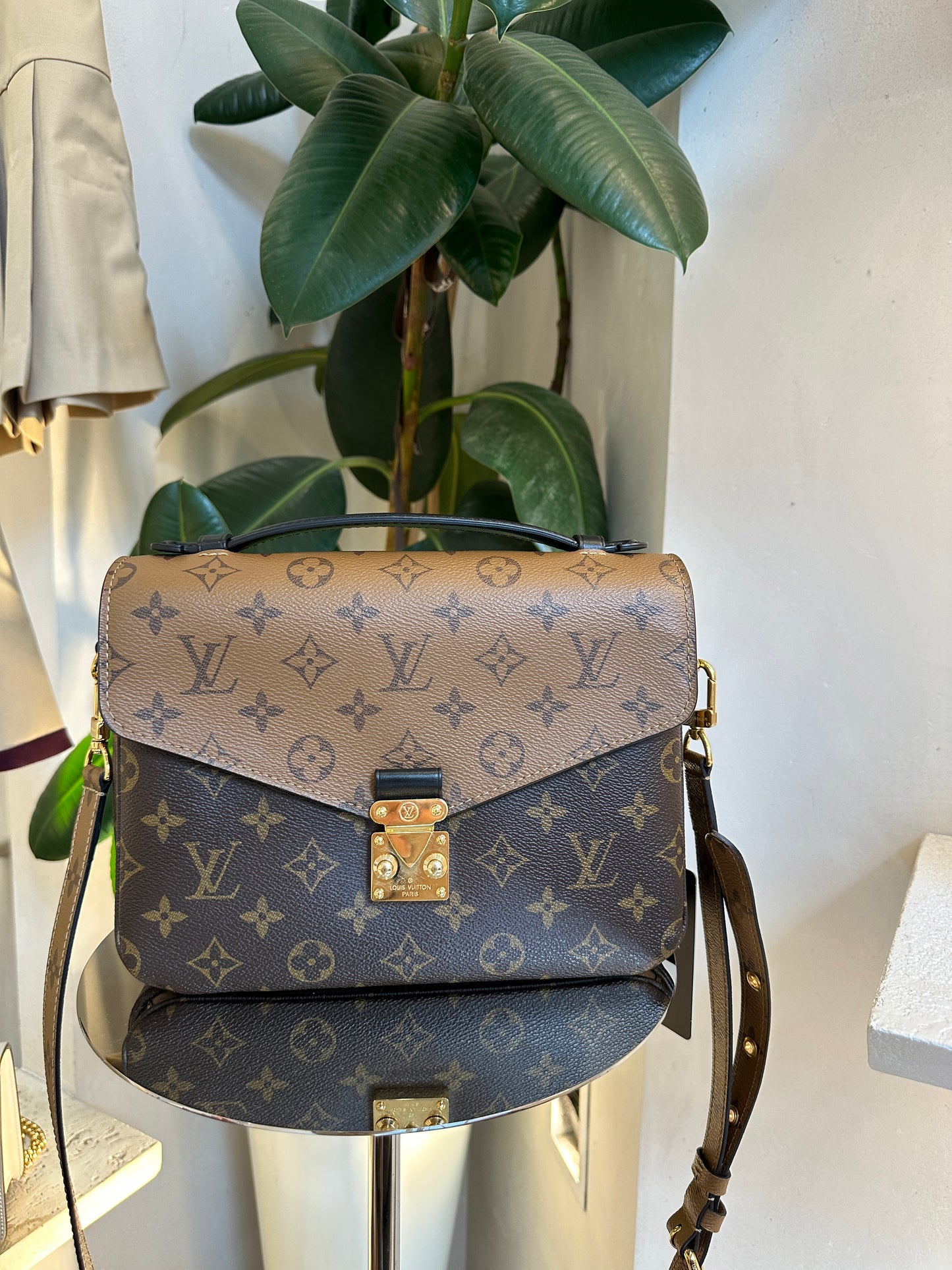 Louis Vuitton Metis Reverse