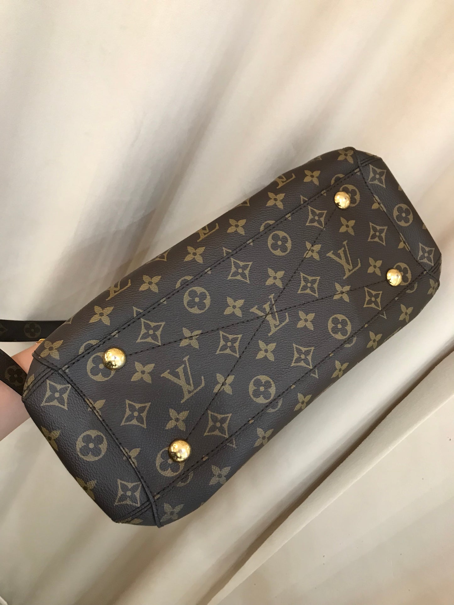 Louis Vuitton Montaigne Tg media