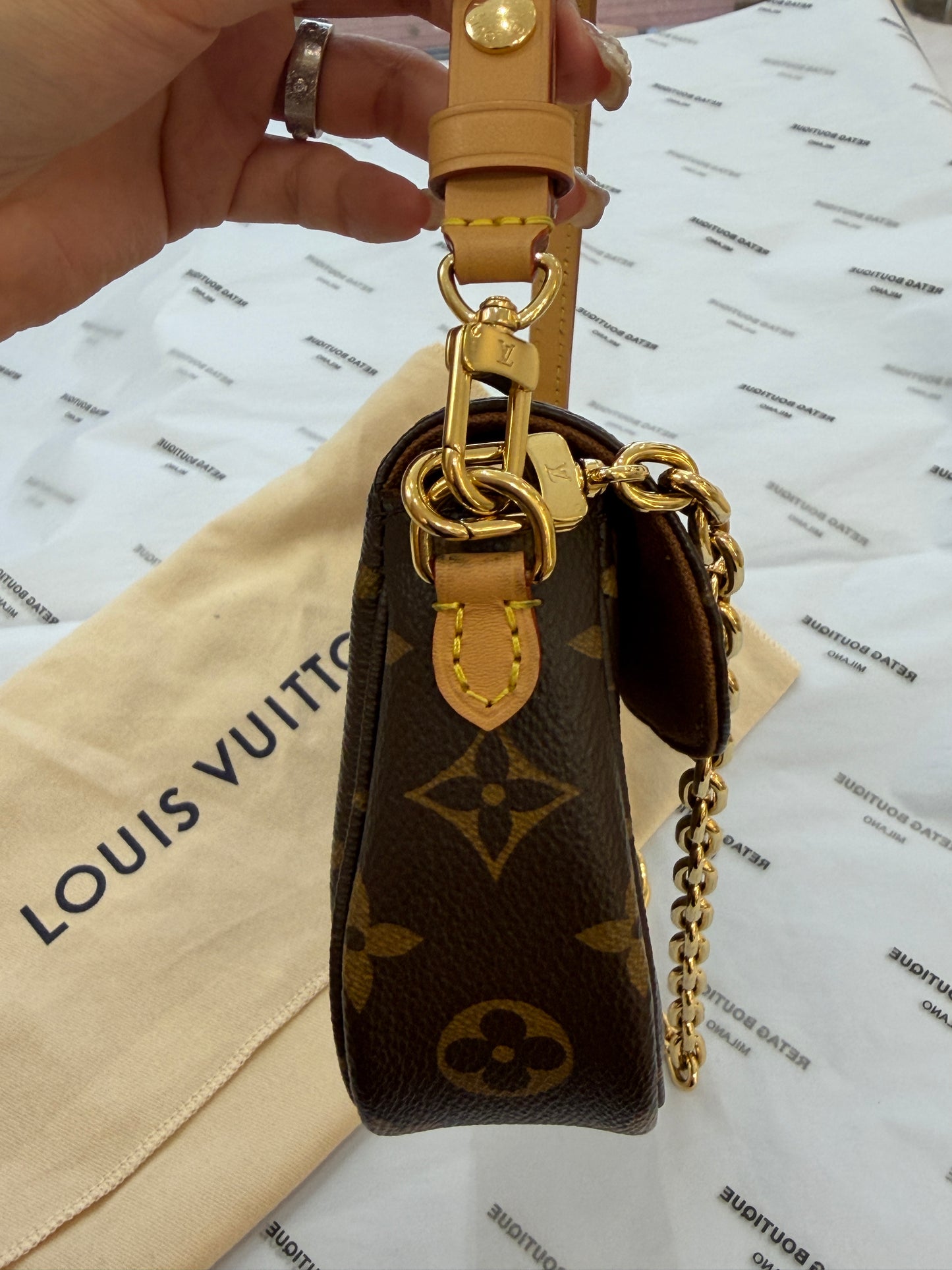 Louis Vuitton Portafoglio con catenella Ivy