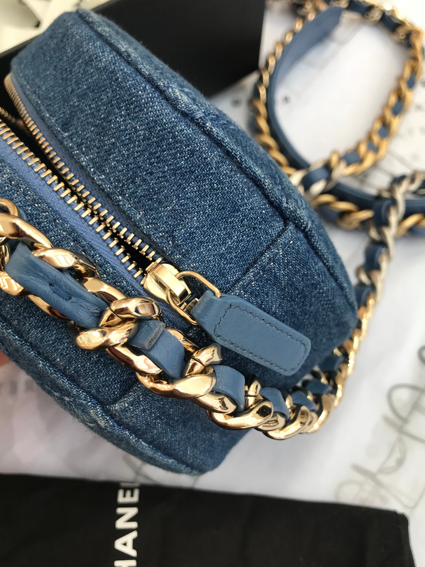 Chanel Pre-Owned Denim 19 Round