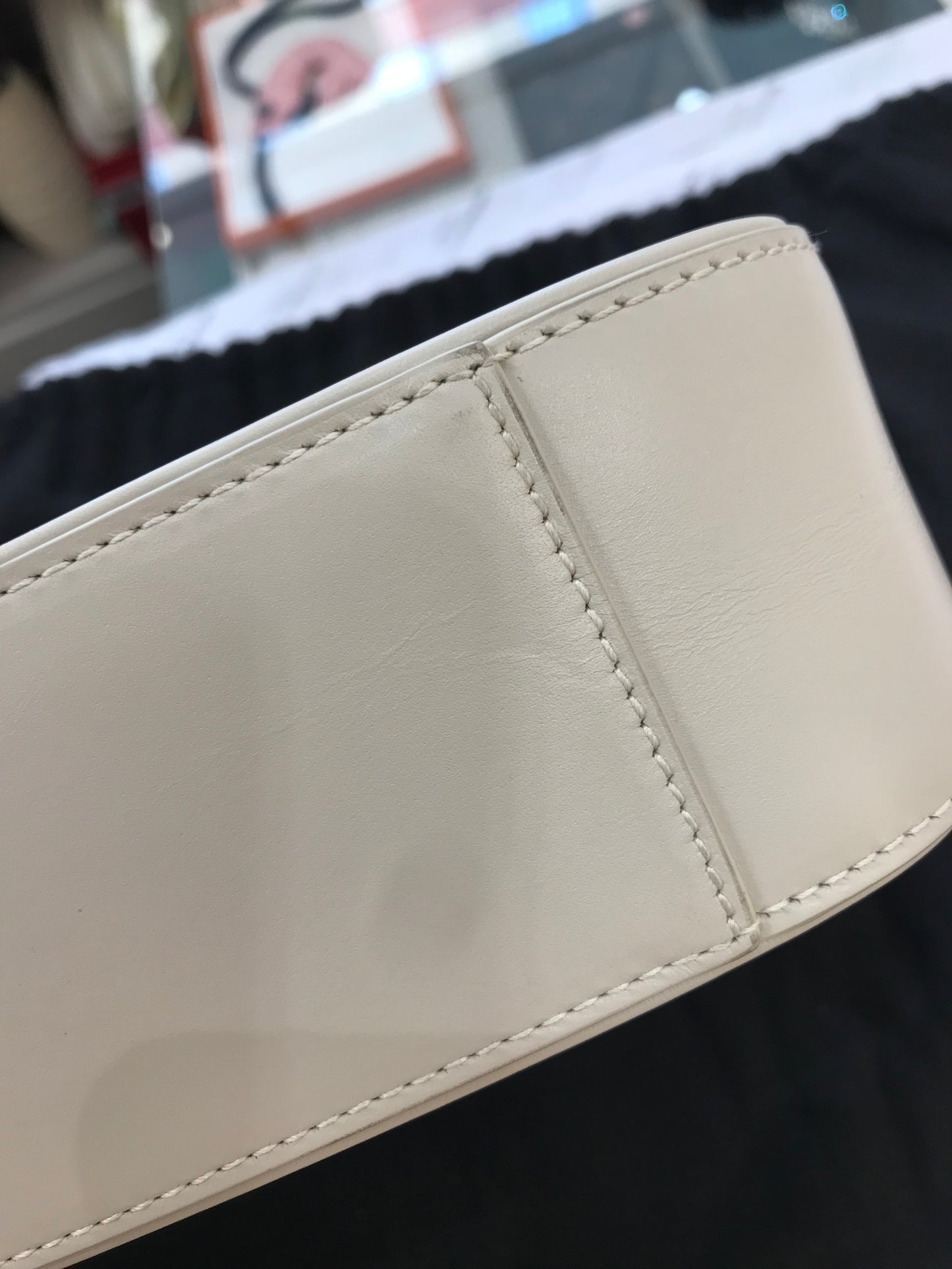 Saint Laurent LE 5 À 7