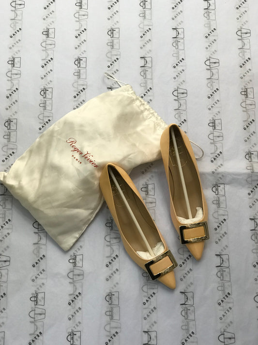 Roger Vivier Décolletés Slingback Virgule in vernice Tg 36