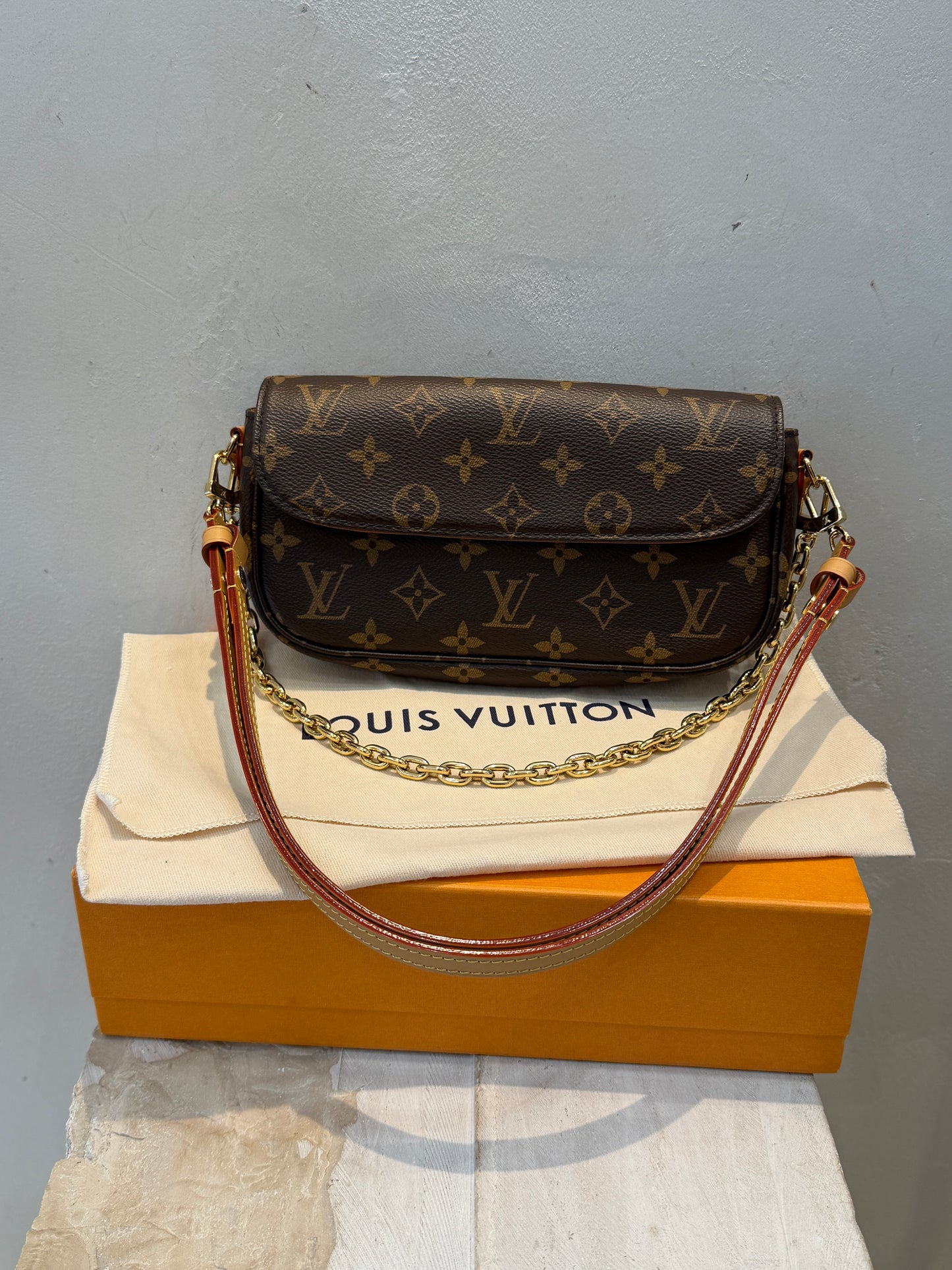 Louis Vuitton Portafoglio con catenella Ivy