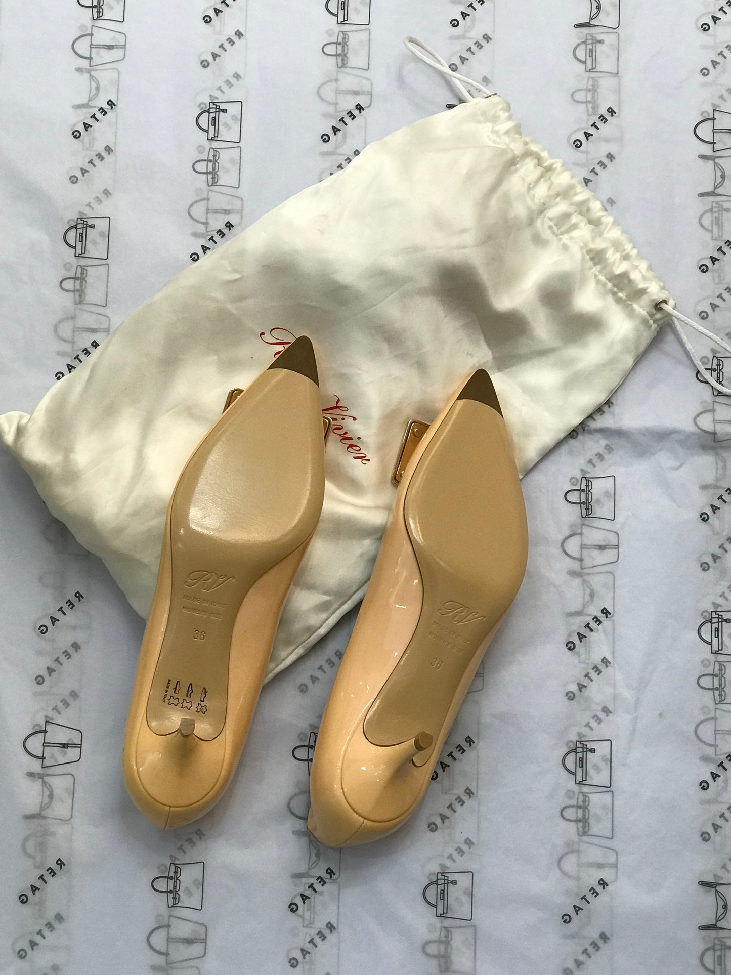 Roger Vivier Décolletés Slingback Virgule in vernice Tg 36