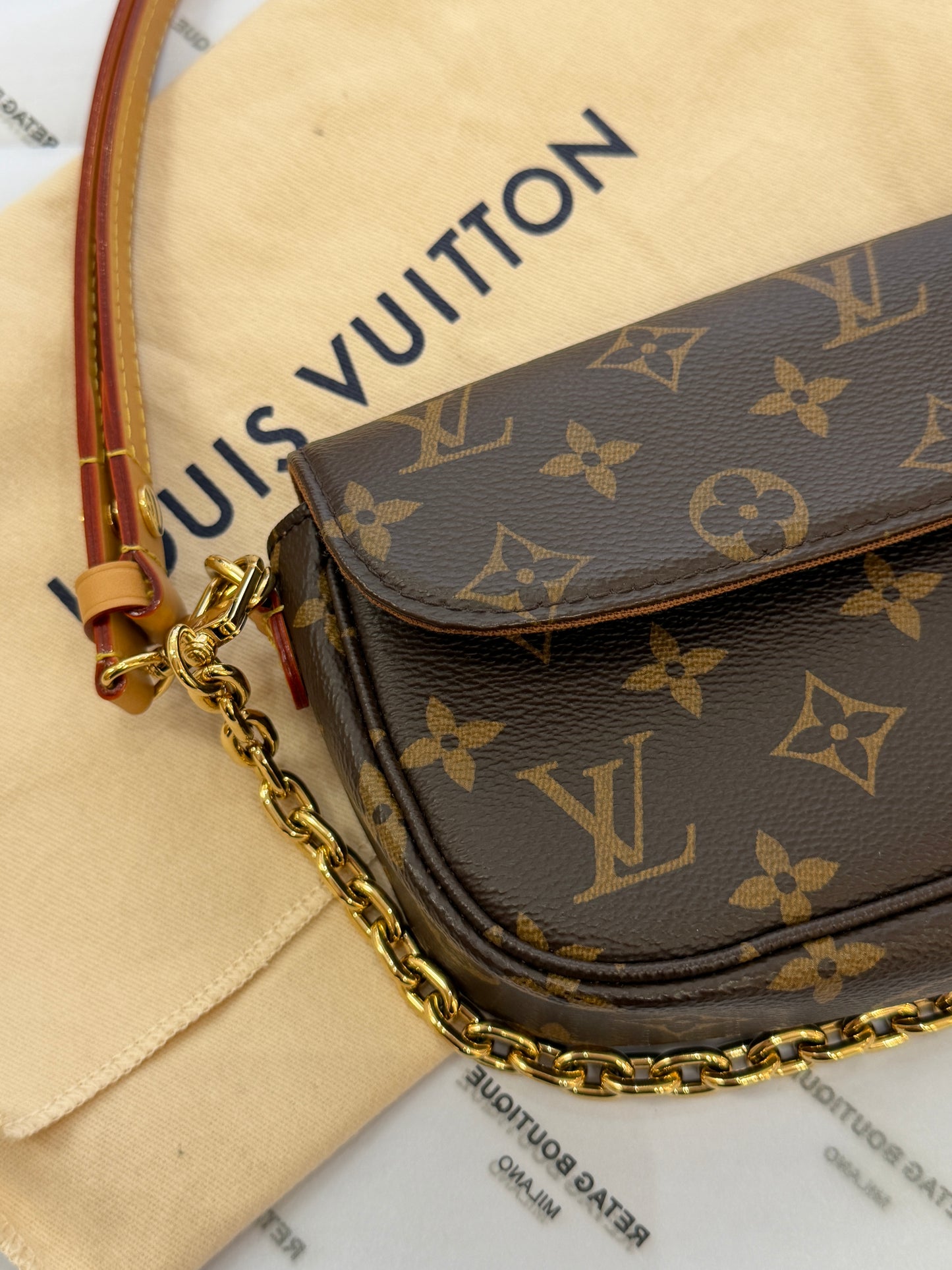 Louis Vuitton Portafoglio con catenella Ivy