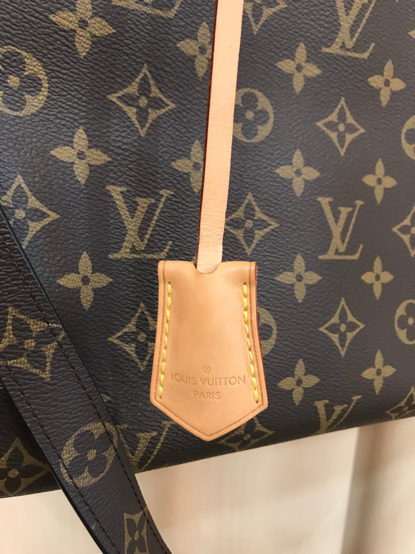 Louis Vuitton Montaigne Tg media