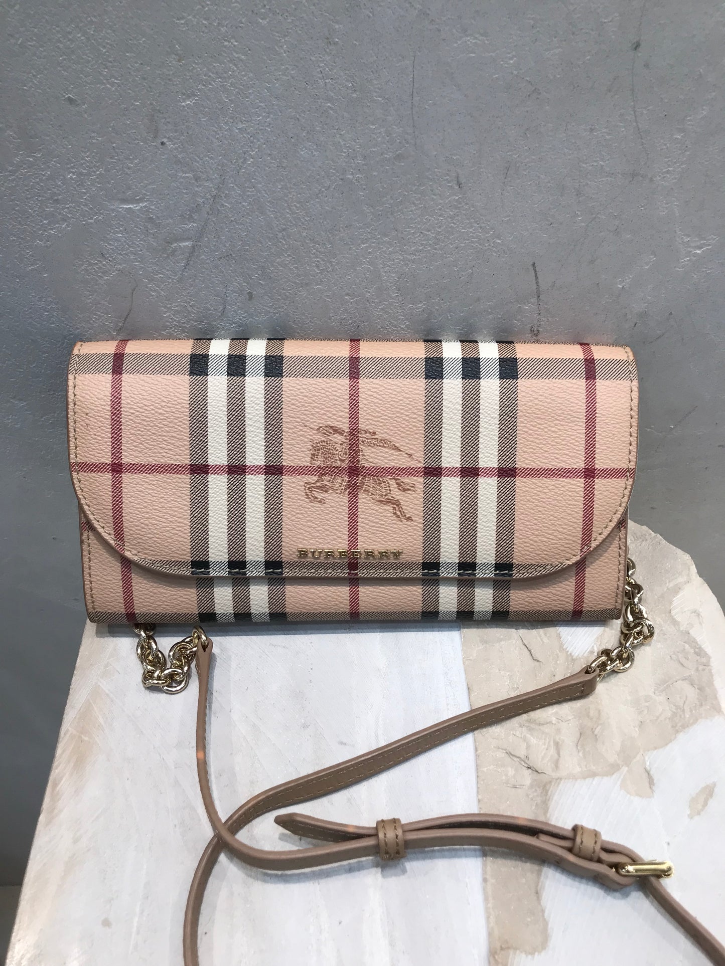 Burberry Wallet on chain