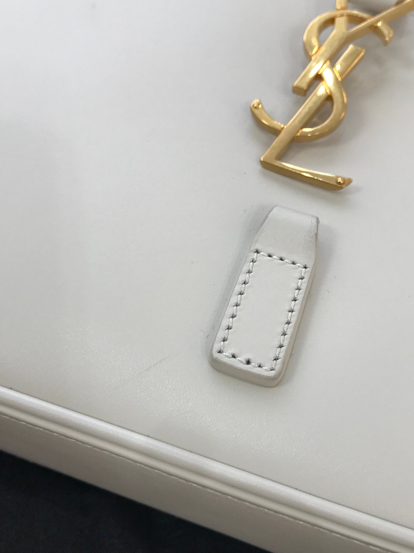 Saint Laurent LE 5 À 7