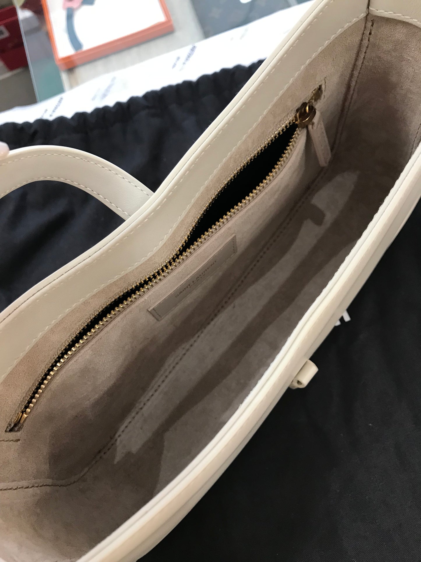 Saint Laurent LE 5 À 7
