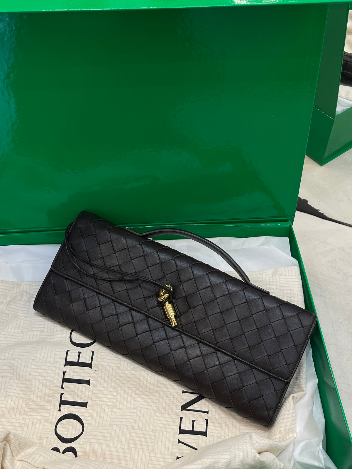 Bottega Veneta Andiamo Clutch Fondant