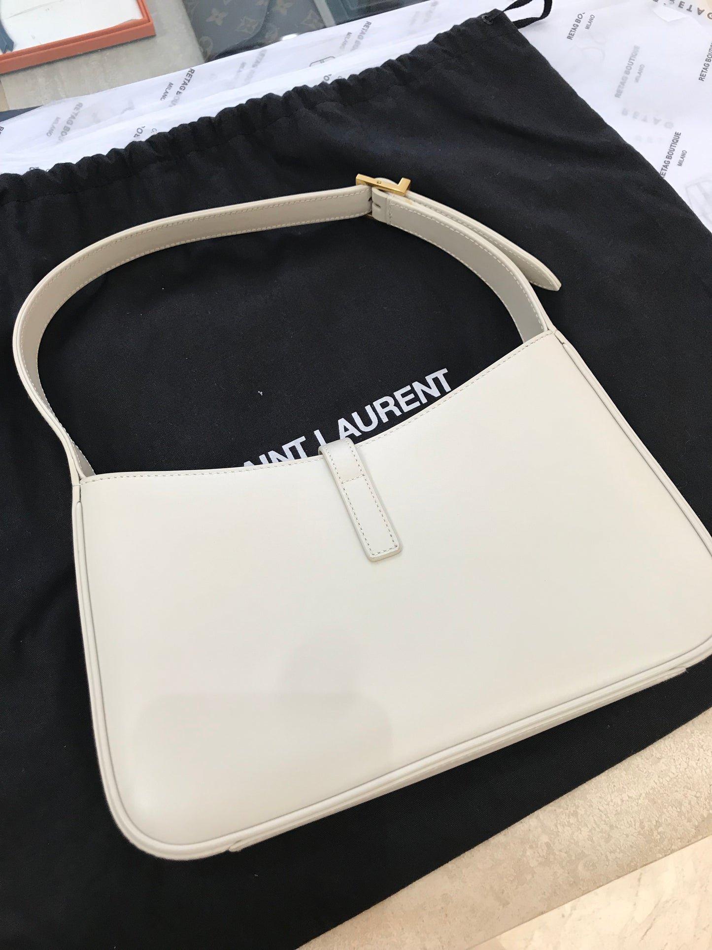 Saint Laurent LE 5 À 7