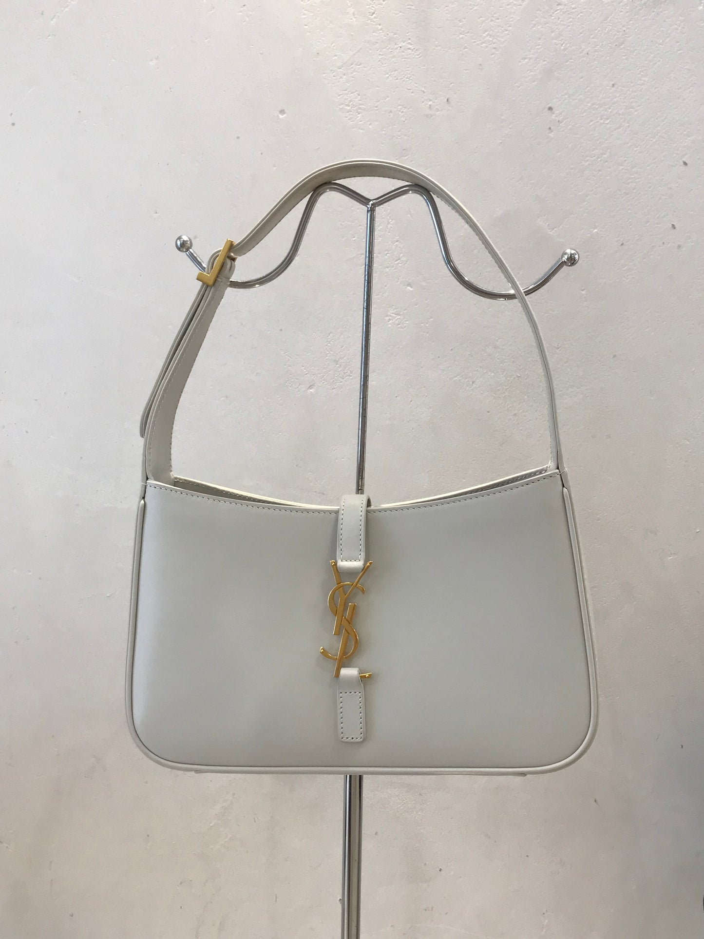 Saint Laurent LE 5 À 7