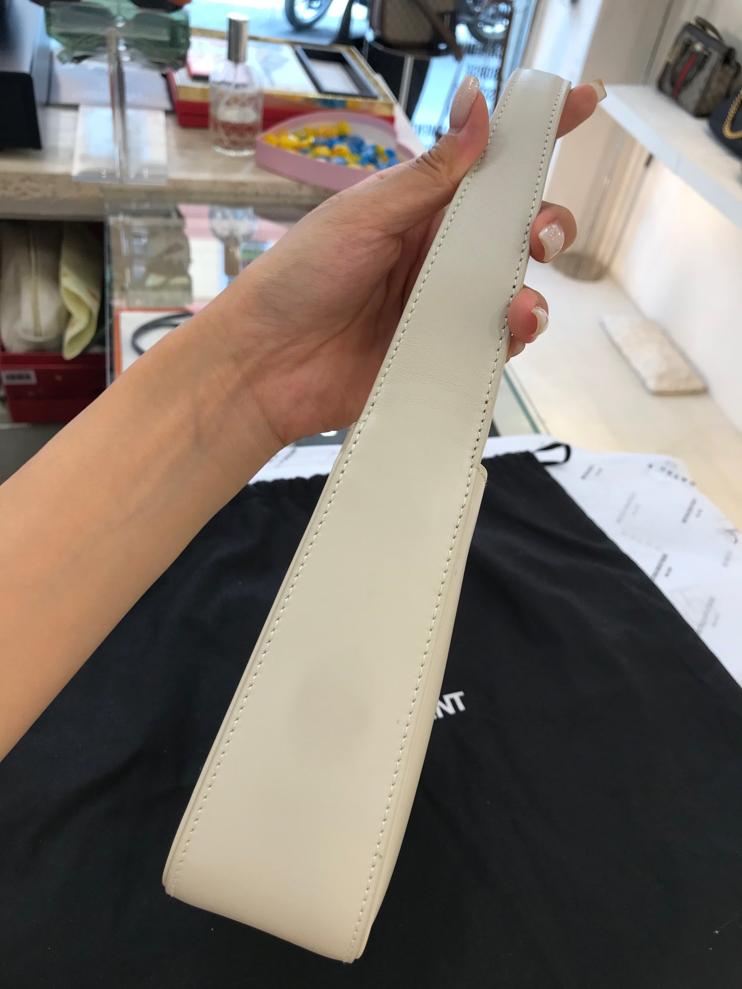Saint Laurent LE 5 À 7