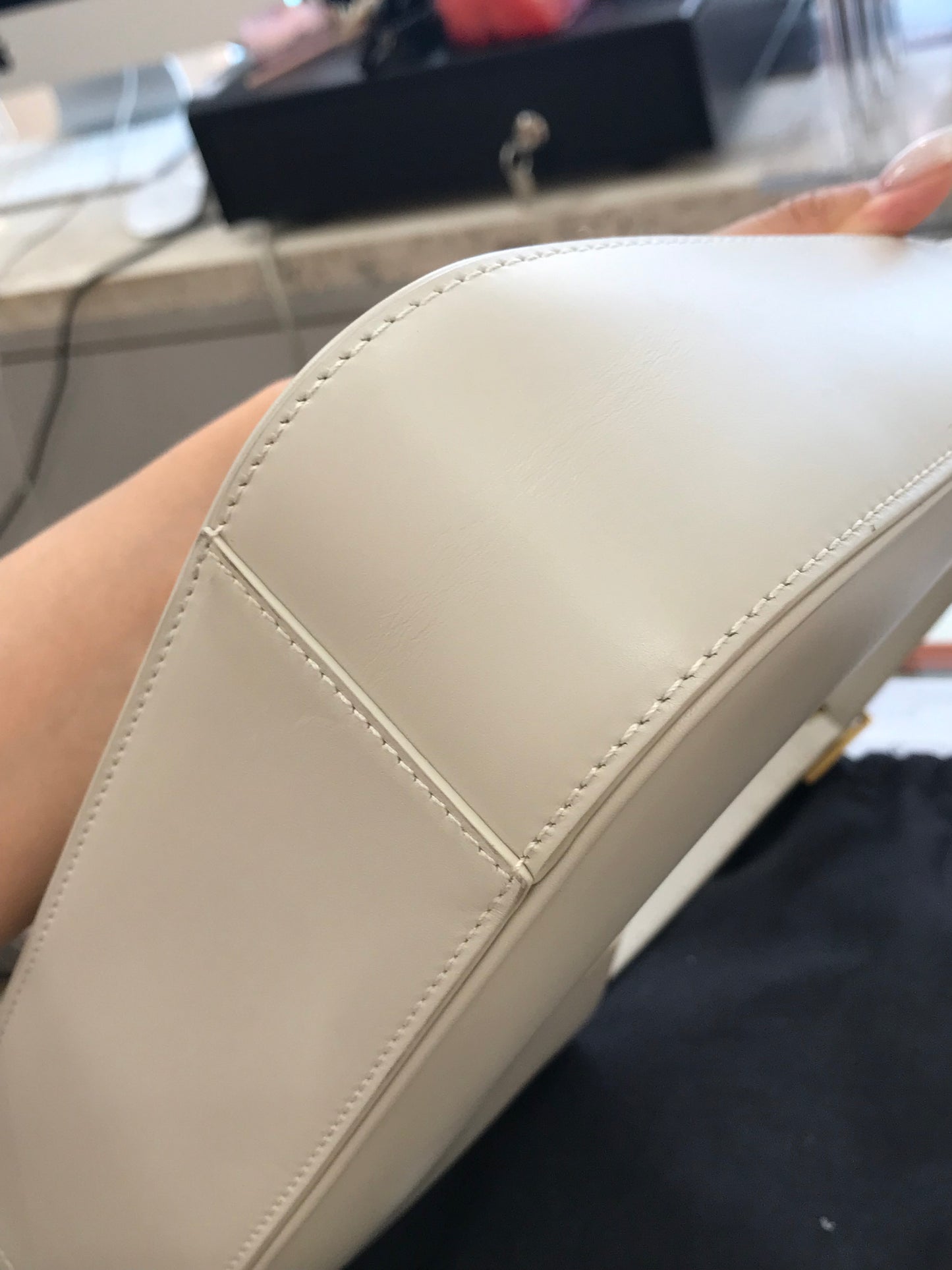 Saint Laurent LE 5 À 7