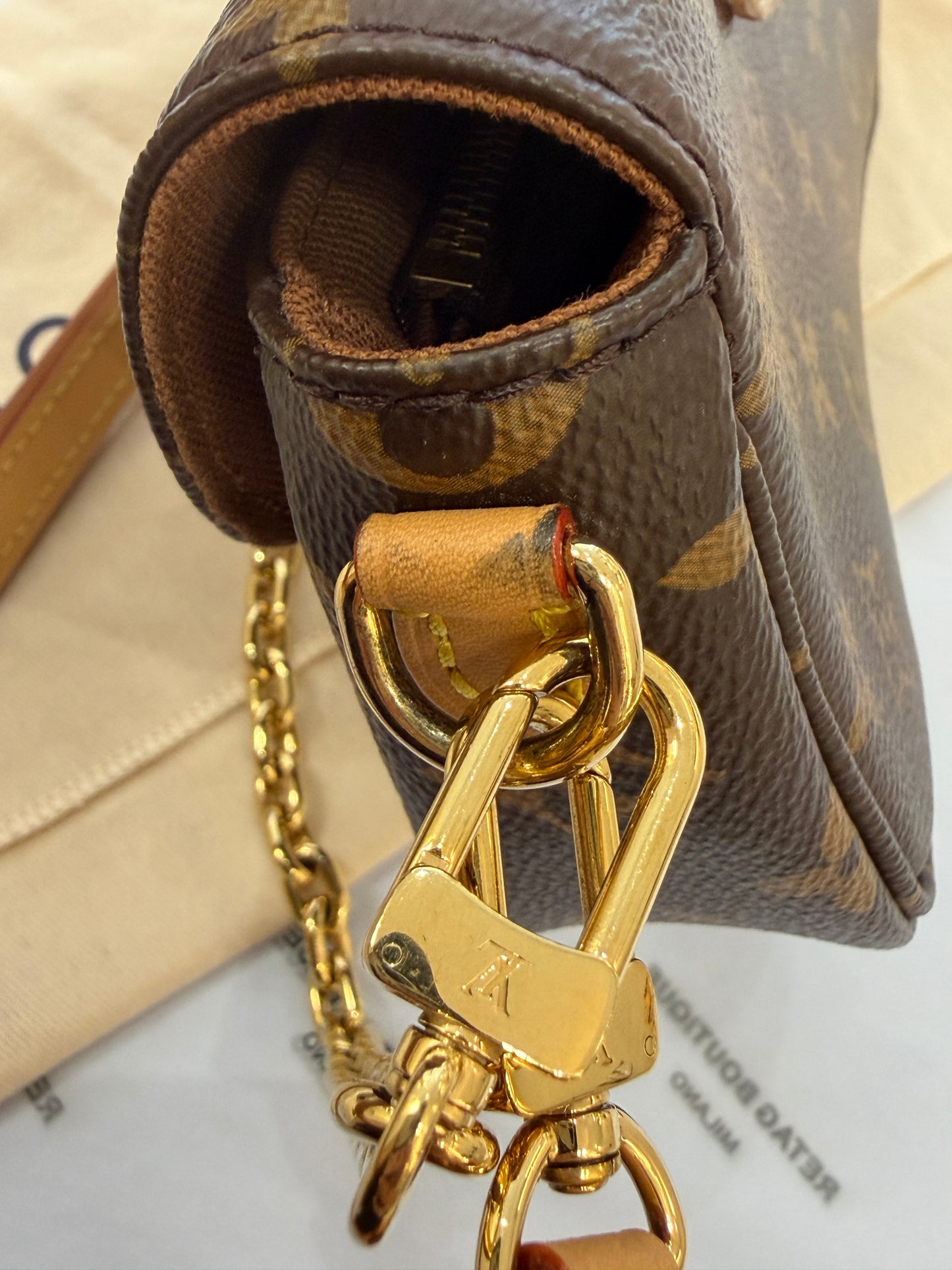 Louis Vuitton Portafoglio con catenella Ivy