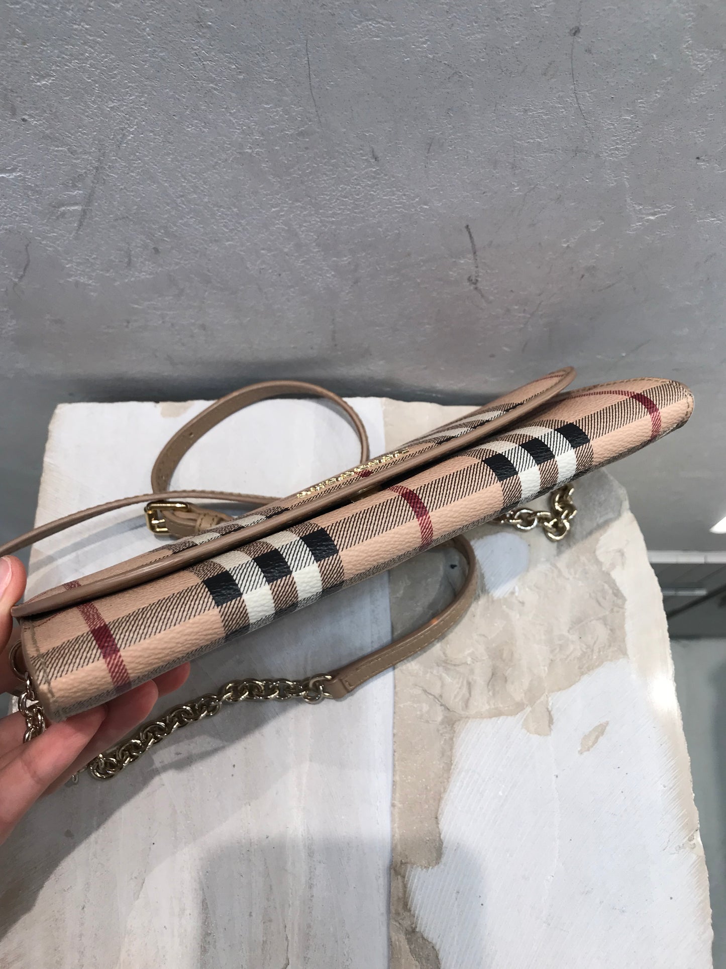 Burberry Wallet on chain