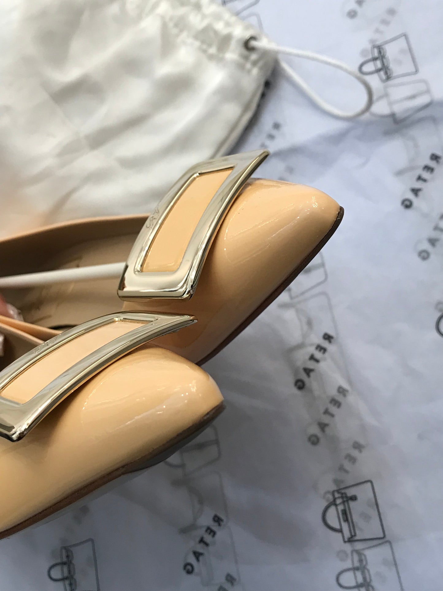 Roger Vivier Décolletés Slingback Virgule in vernice Tg 36