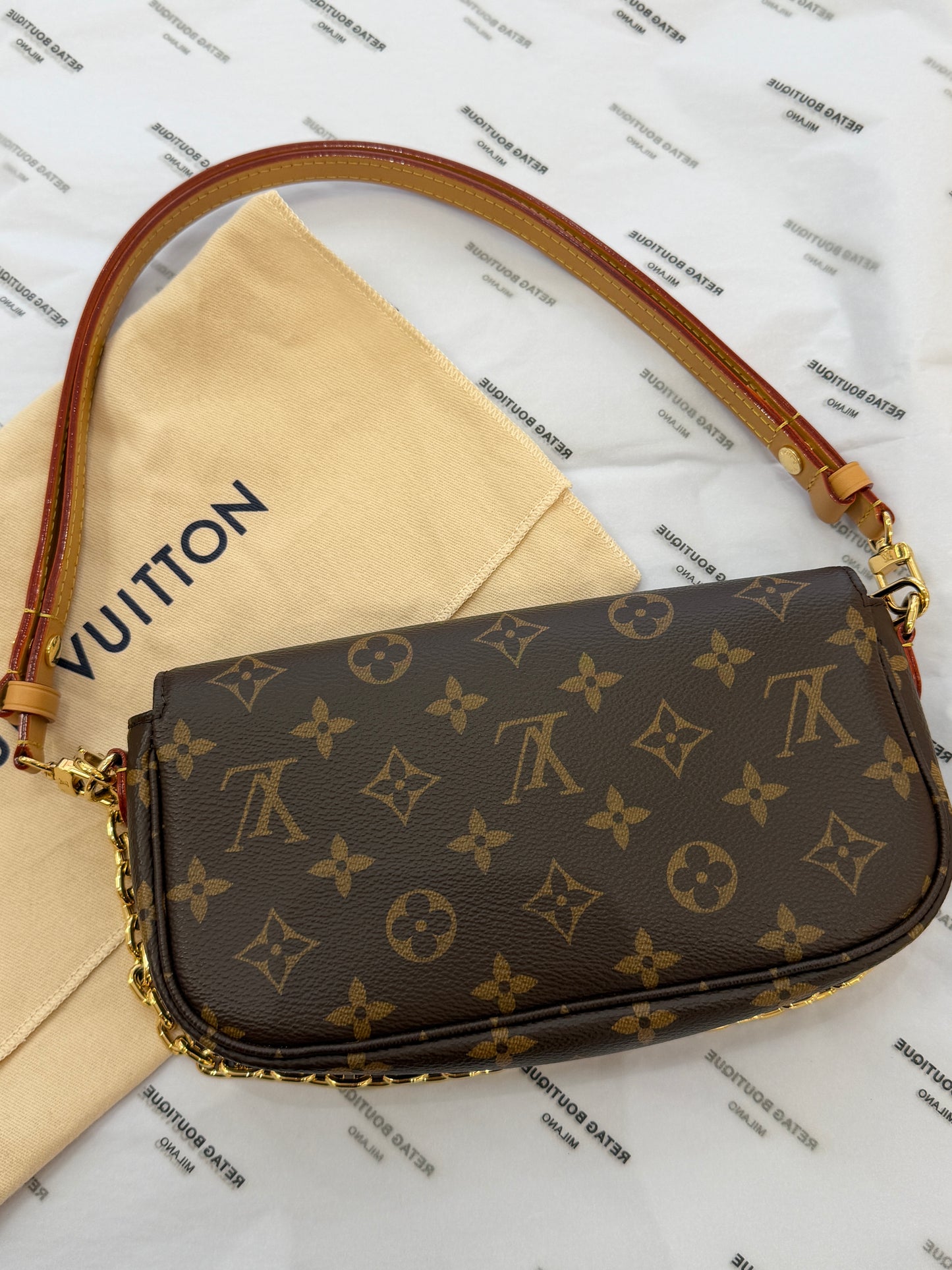 Louis Vuitton Portafoglio con catenella Ivy