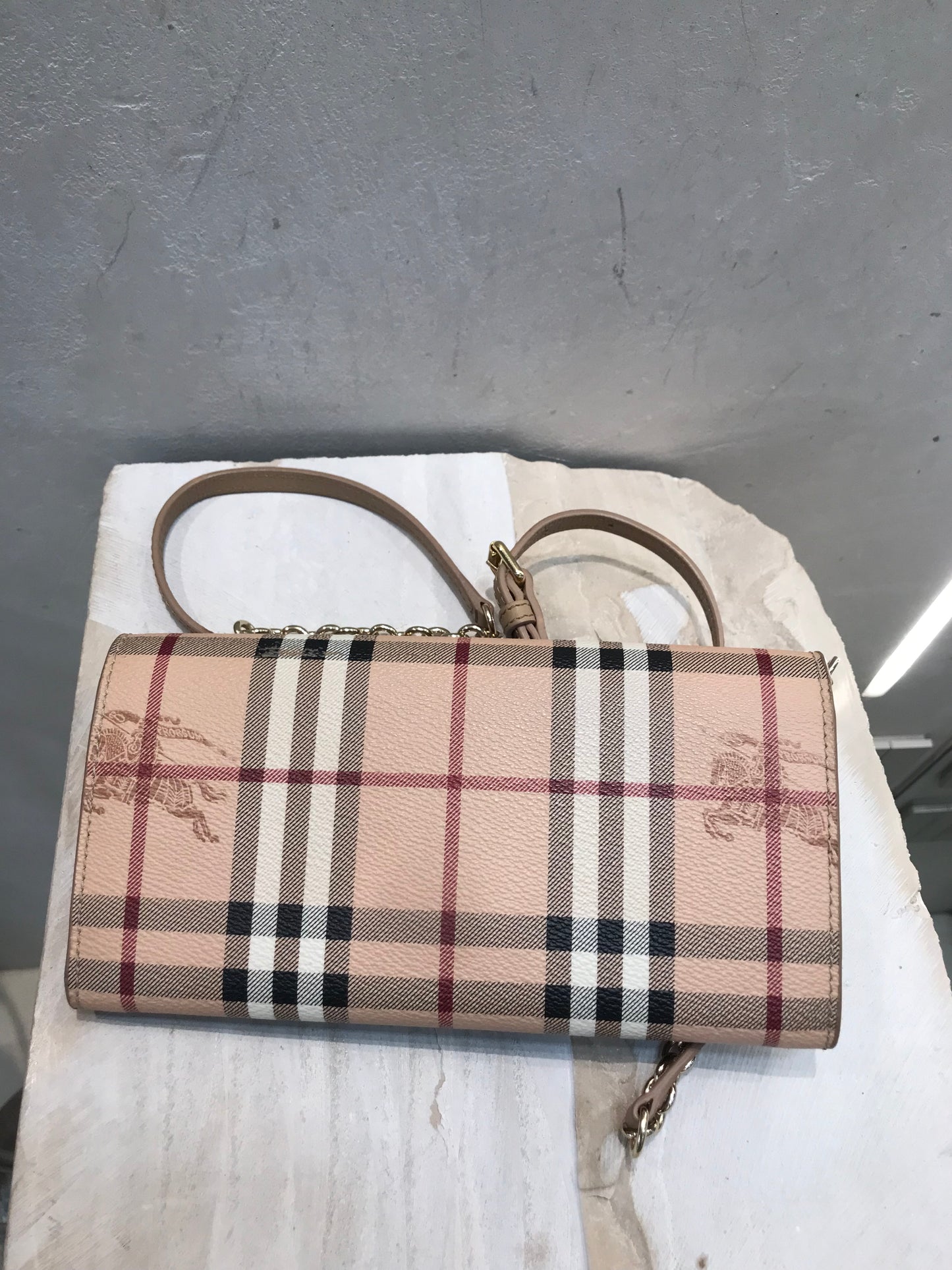 Burberry Wallet on chain