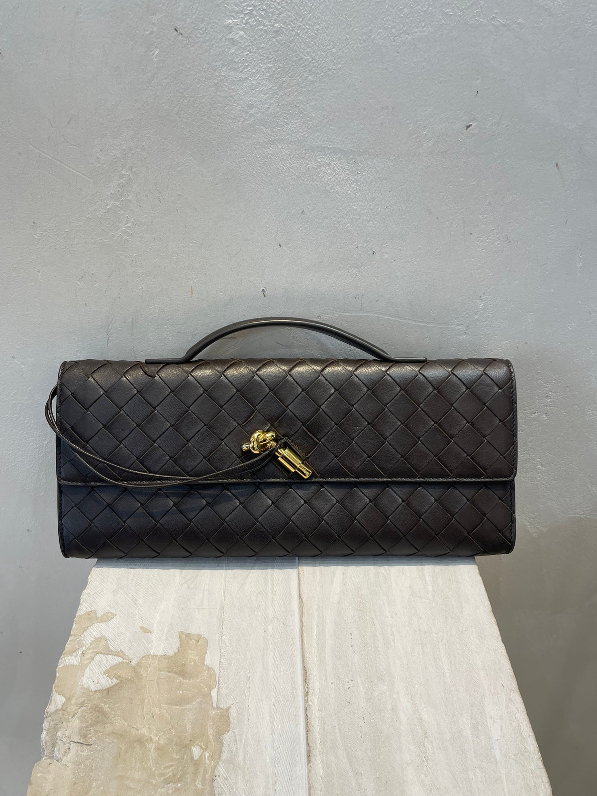 Bottega Veneta Andiamo Clutch Fondant