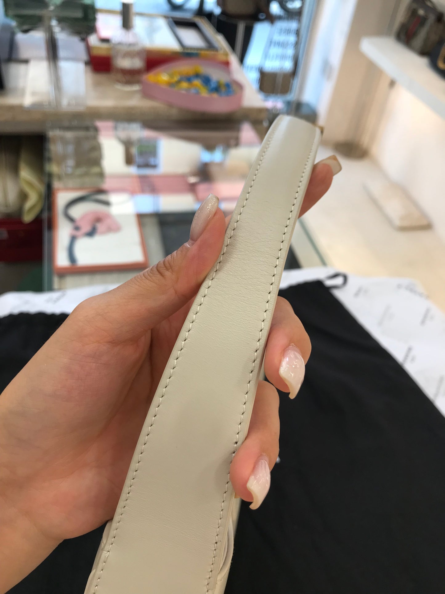 Saint Laurent LE 5 À 7