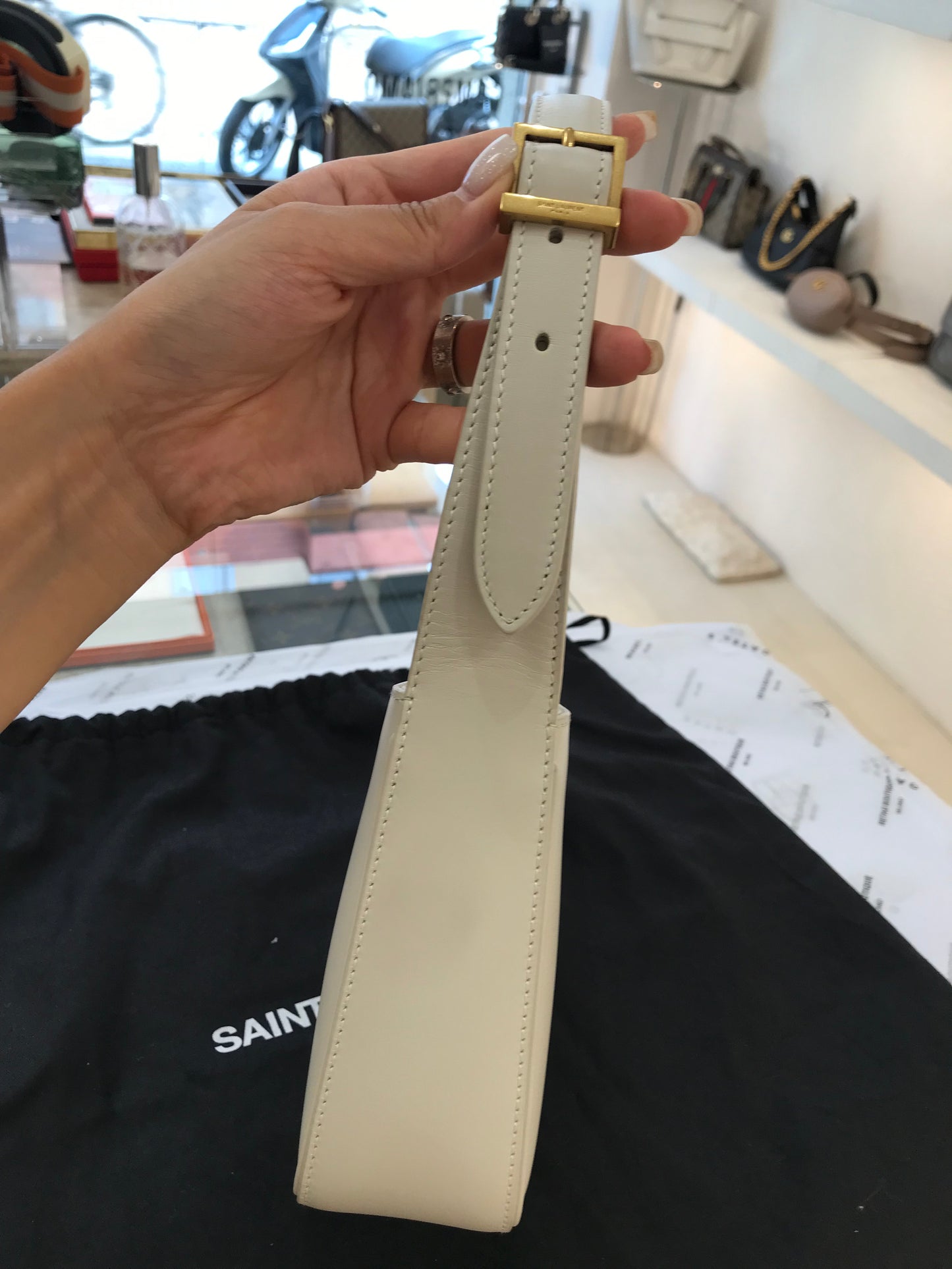 Saint Laurent LE 5 À 7