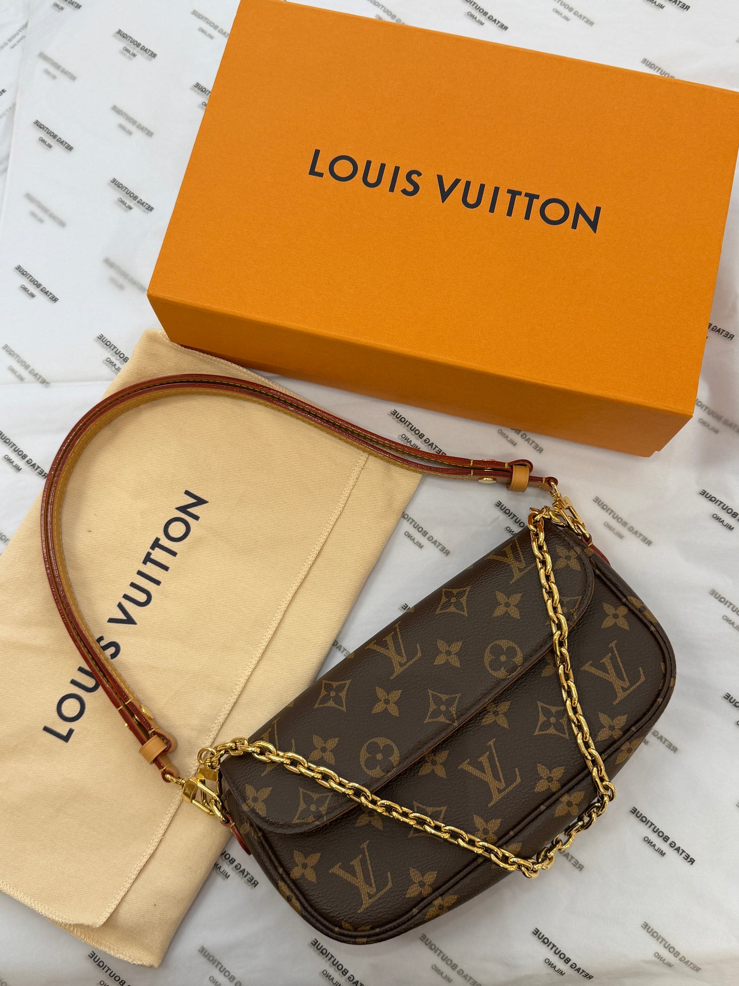 Louis Vuitton Portafoglio con catenella Ivy