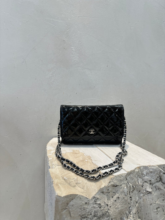 Chanel Classic Wallet On chain